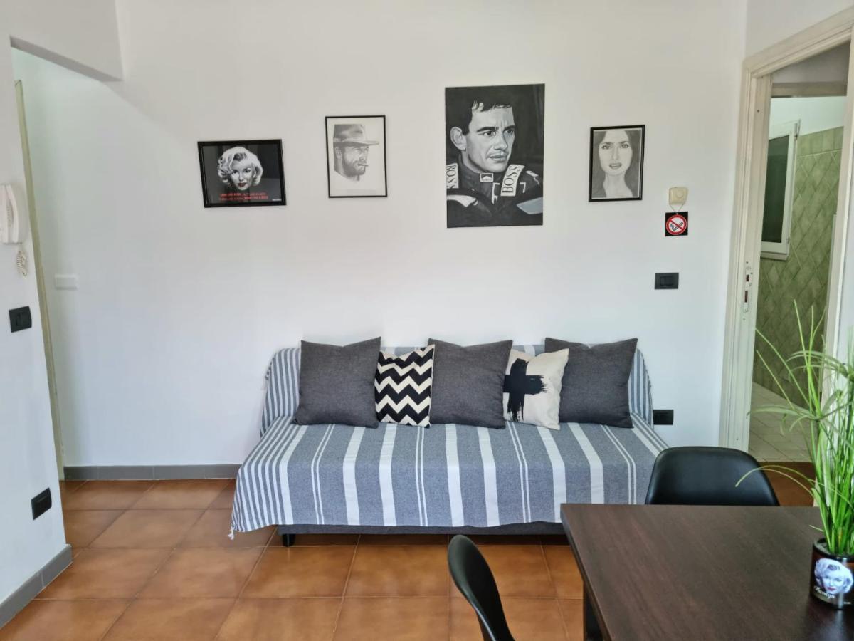Home Of Fame - Home Gallery With Fully Equipped Kitchen, Separate Entrance, Free Parking 올비아 외부 사진