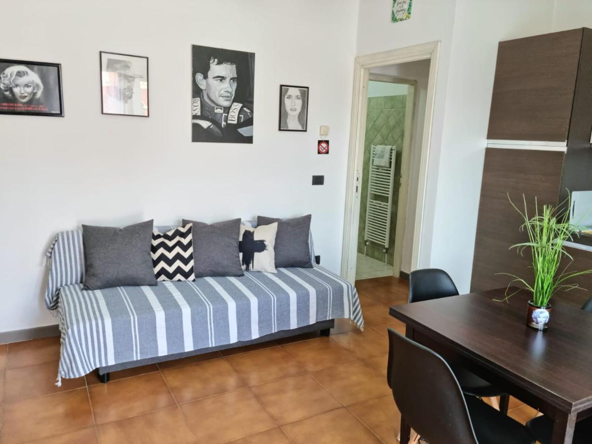 Home Of Fame - Home Gallery With Fully Equipped Kitchen, Separate Entrance, Free Parking 올비아 외부 사진