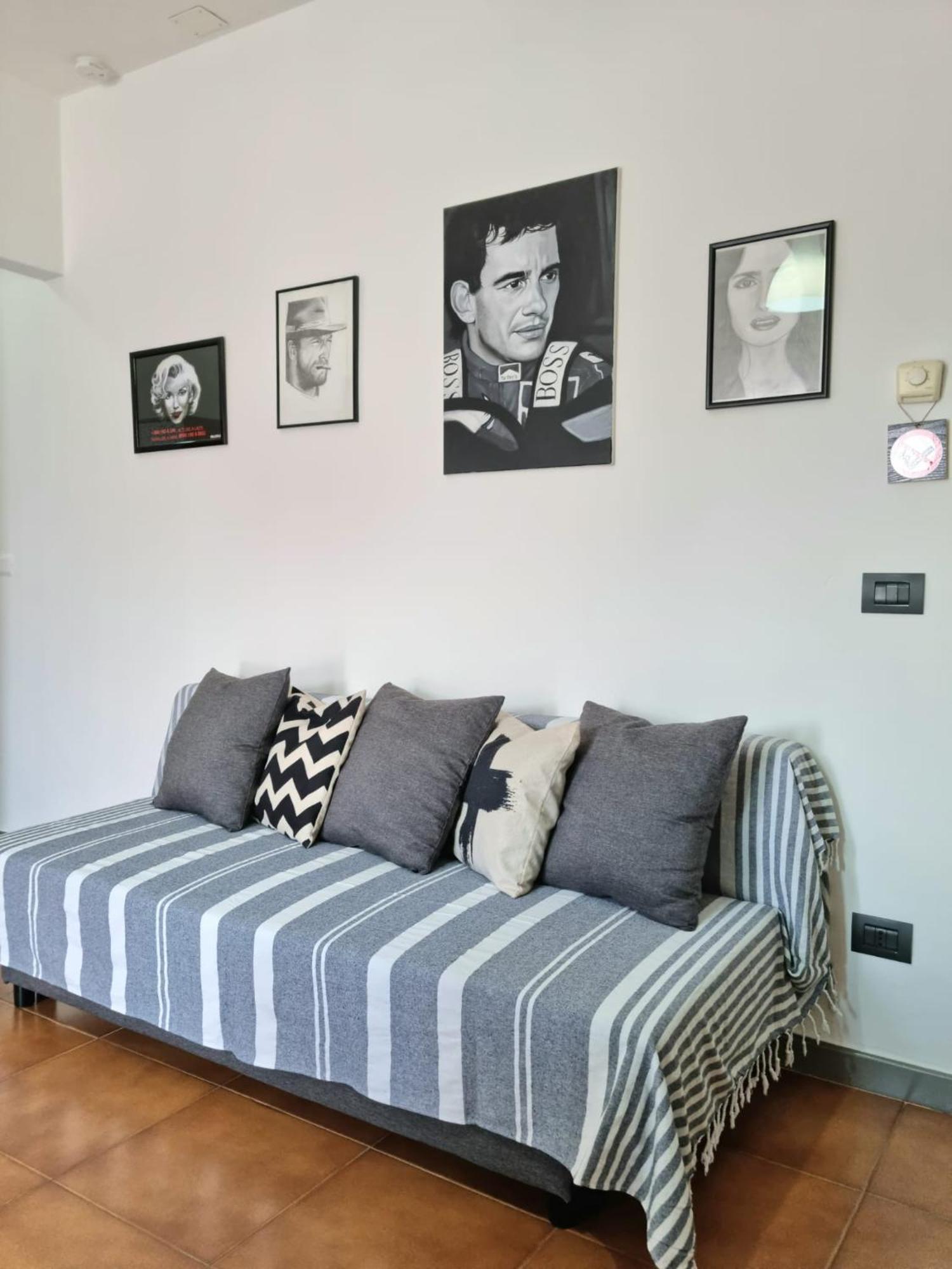 Home Of Fame - Home Gallery With Fully Equipped Kitchen, Separate Entrance, Free Parking 올비아 외부 사진